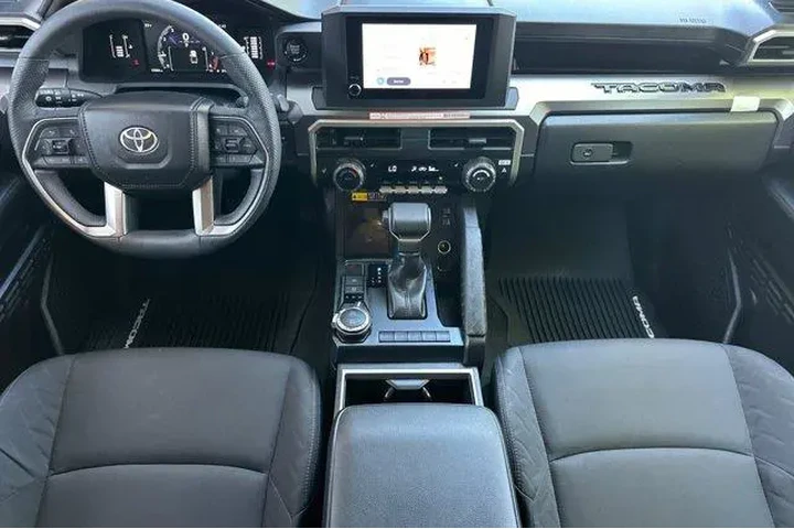 $38700 : Toyota Tacoma 2025 4x4 SR5 4 image 6