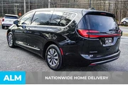 $26920 : Chrysler Pacifica Plug-In Hy thumbnail