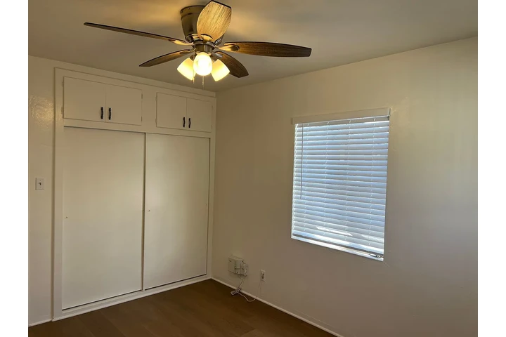 $900 : Belmont Heights bungalow! image 8