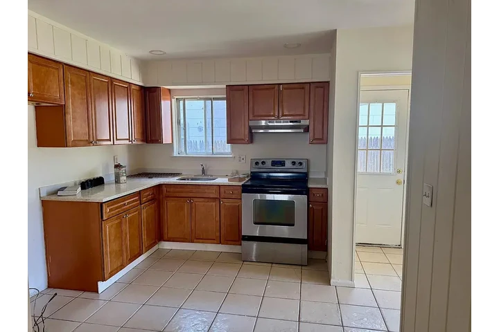 $800 : Beautiful Home...Mastic, NY image 6