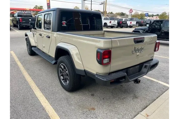 $30446 : Jeep Gladiator 2022 4x4 Over image 5