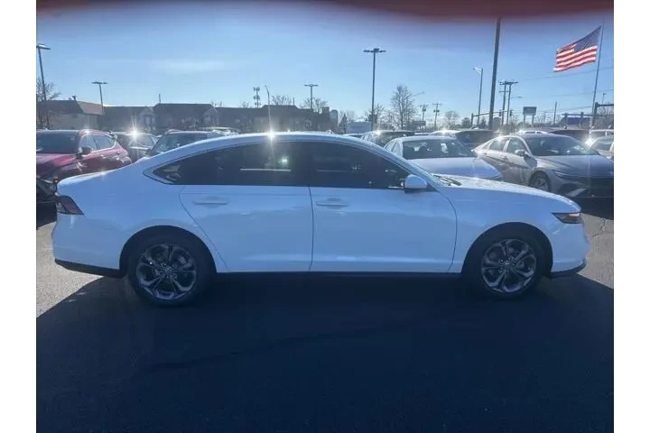 $23495 : Honda Accord 2023 EX 4dr Sed image 6