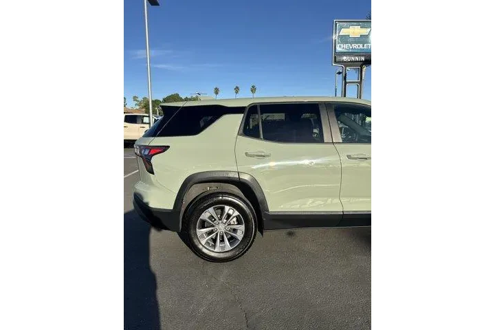 $27995 : Chevrolet Equinox 2025 LT 4d image 10