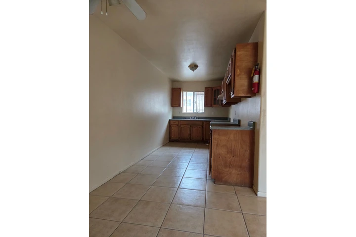 $2865 : 3 dormitorios, 2 baños casa image 5