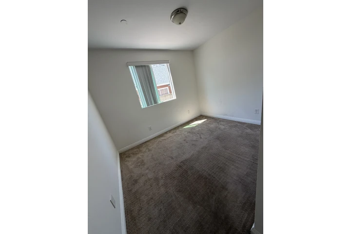 $925 : Renta de Cuarto con baño image 3