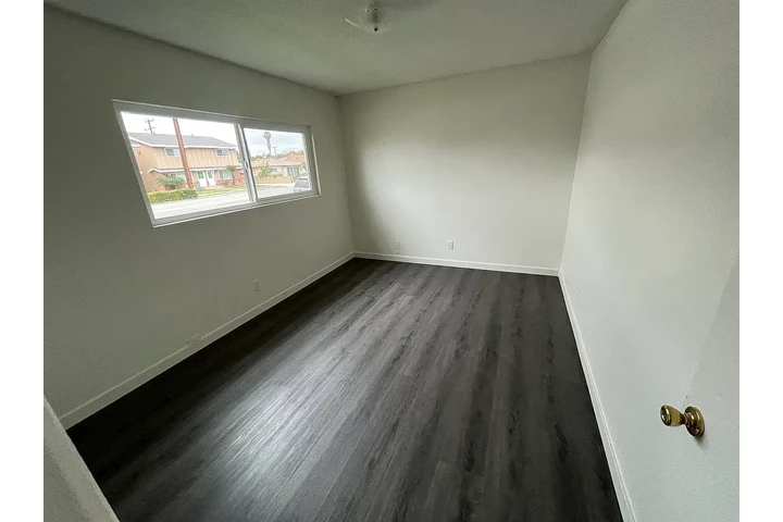 $1200 : Downey Renta Listo image 2