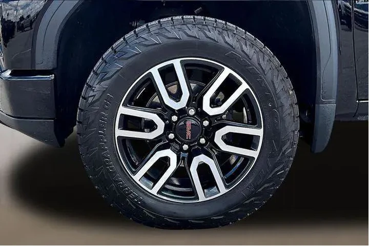 $39887 : GMC Sierra 1500 2023 4x4 AT4 image 8