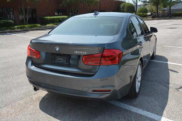 2018 BMW 3 Series 320i image 7