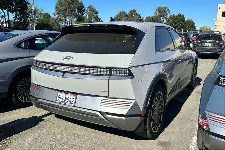 $28990 : Hyundai IONIQ 5 2023 AWD Lim image 5