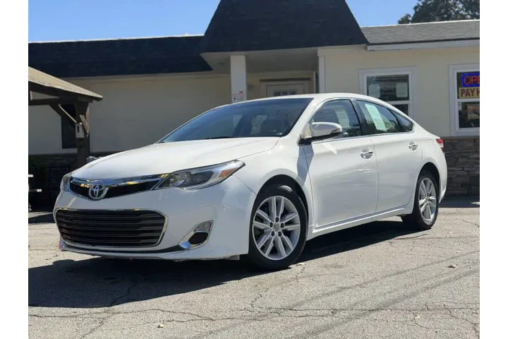 2015 Avalon XLE image 2