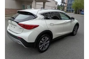 $10900 : 2017 QX30 Premium thumbnail