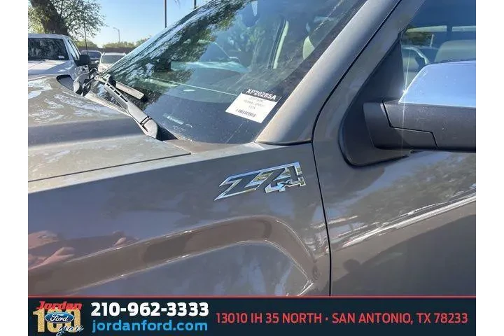 $19948 : GMC Sierra 1500 2017 4x4 SLT image 4