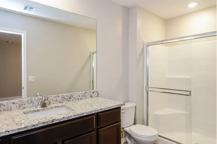 $1890 : Available 2Bedroom Apt  in LA image 9