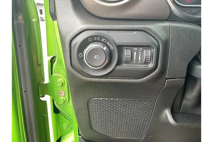 $26997 : Jeep Wrangler Unlimited 2020 image 2