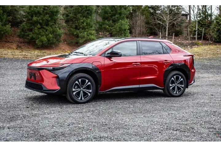 $17995 : Toyota bZ4X 2023 AWD XLE 4dr image 3