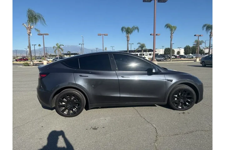 $35328 : Tesla Model Y 2024 AWD Long image 9