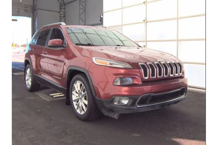 $3900 : 🚘Jeep Cherokee latitud image 2