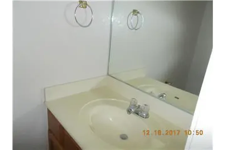 $950 : Rental property with 2 bedro image 10