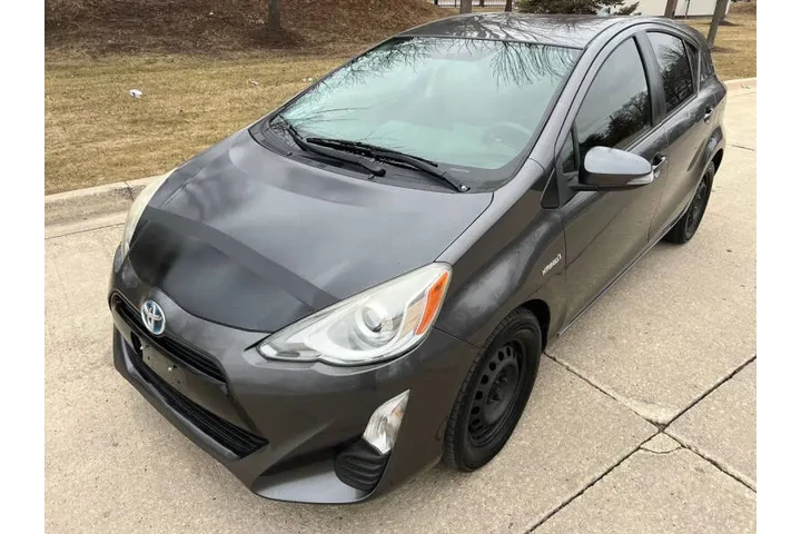 $8997 : 2016 Prius c Two image 7