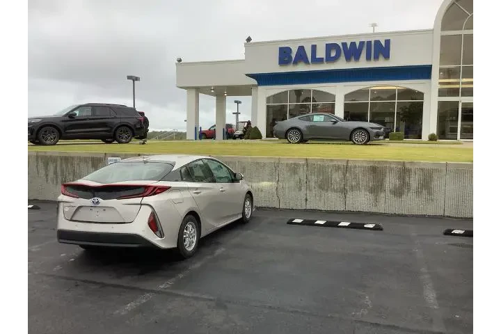 $23900 : Toyota Prius Prime 2017 Adva image 7