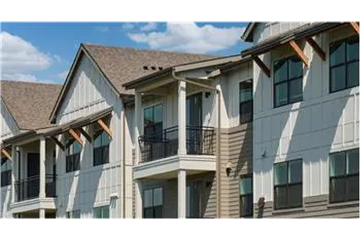 $2100 : Rental property with 2 bedro image 5