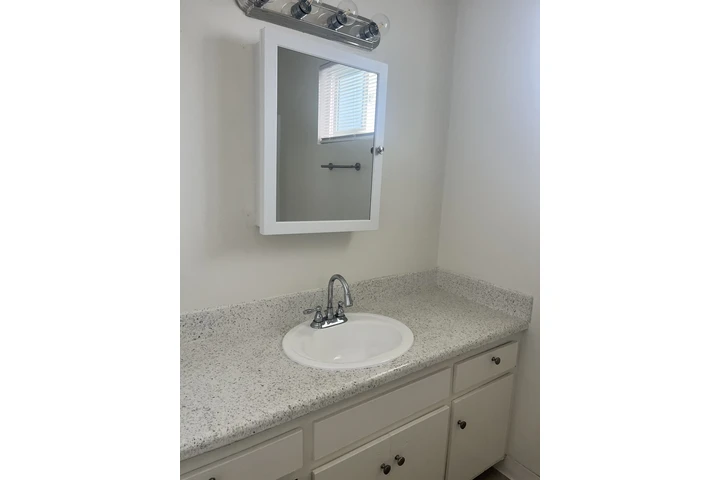 $1795 : Apt for rent image 5