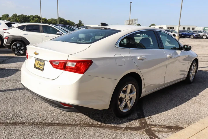 $11949 : 2020 Malibu LS image 4