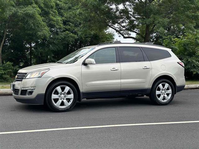 2016 Traverse LT image 5