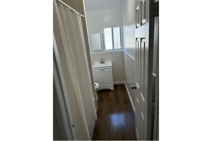 $2500 : RENTO APT EN HUNTINTONG PARK image 9