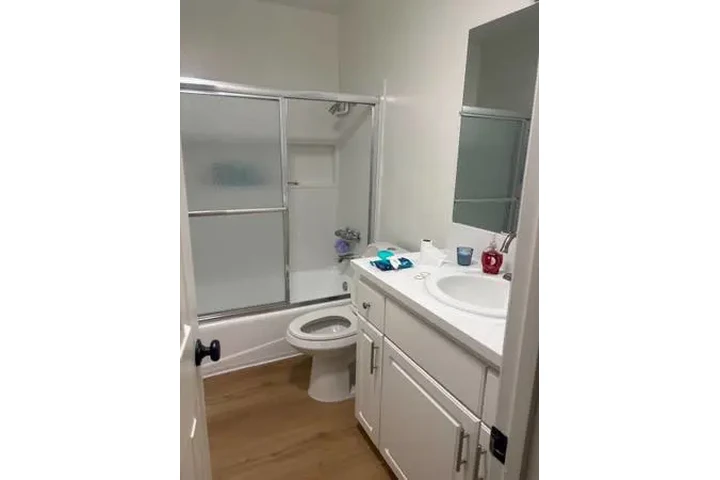 $1000 : Cuarto limpio en Whittier image 3