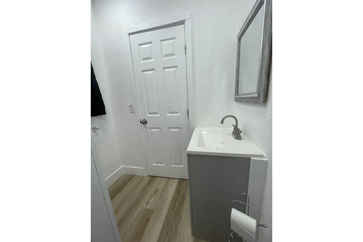$1350 : CUARTO PRIVADO  CON BAÑO image 4