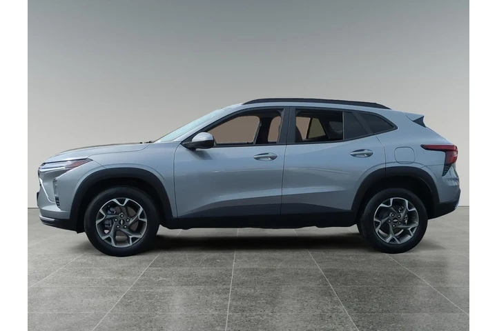 $27570 : Chevrolet Trax 2024 LT 4dr C image 2