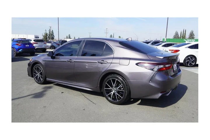 $24984 : 2022 Camry SE Sedan 4D image 8