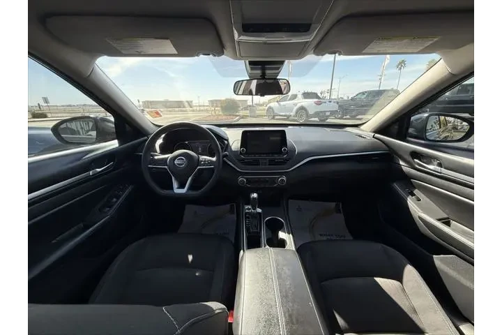 $16999 : Nissan Altima 2022 2.5 SV 4d image 8