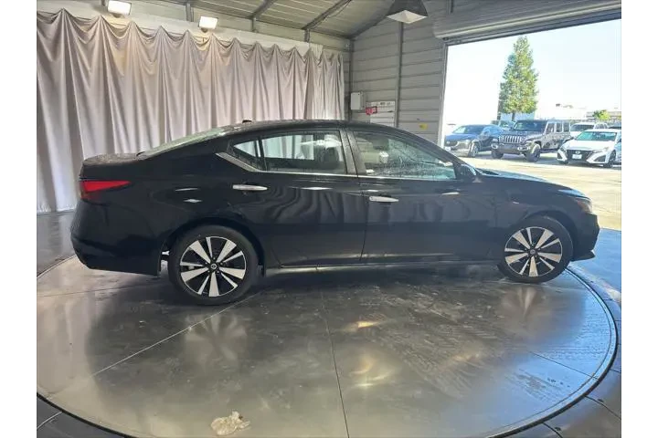 $12999 : Nissan Altima 2022 2.5 SV 4d image 4