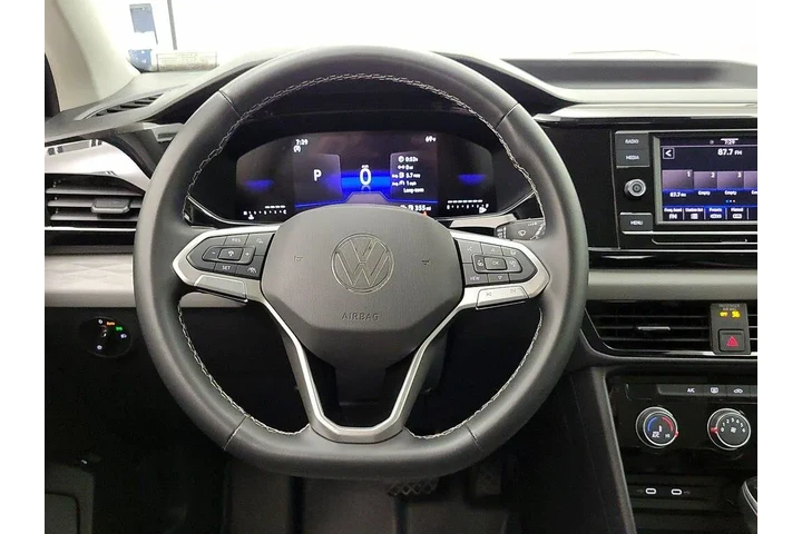 $18998 : Volkswagen Taos 2024 S 4dr S image 10