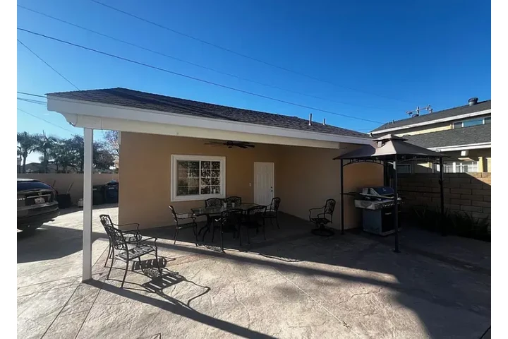 $1850 : Fully furnished kitchen, image 1