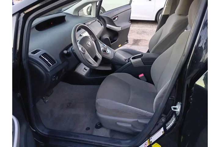 $5800 : 2012 toyota prius image 9