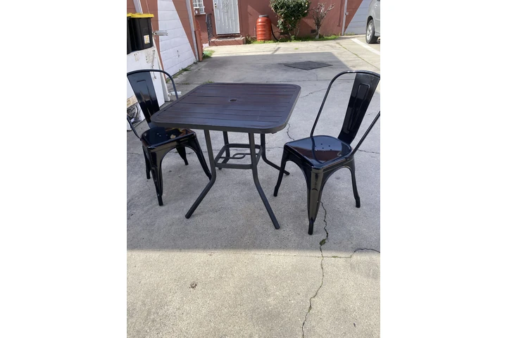 $70 : Juego de mesa con 4 sillas image 3