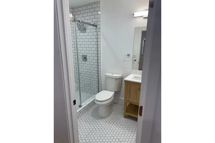 $1100 : Vive en el Corazón Koreatown image 9