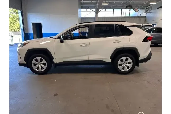 $21877 : Toyota RAV4 2019 LE 4dr SUV image 6