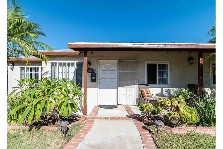 $2510 : Welcome to 11414 Lefloss Ave@@ image 1