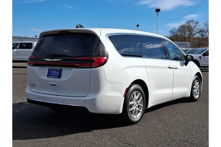 $27995 : Chrysler Pacifica 2024 Touri image 7