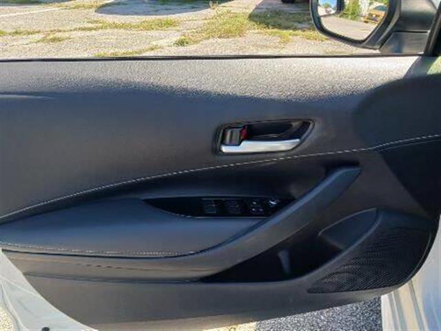 $16900 : 2019 Corolla Hatchback SE image 7