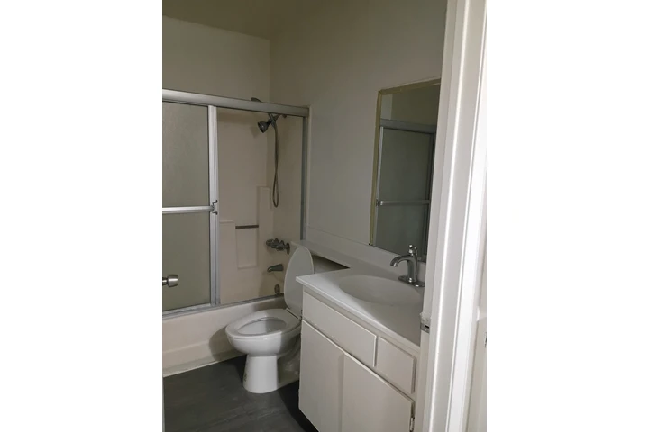 $1150 : Cuarto en renta  buen area image 3