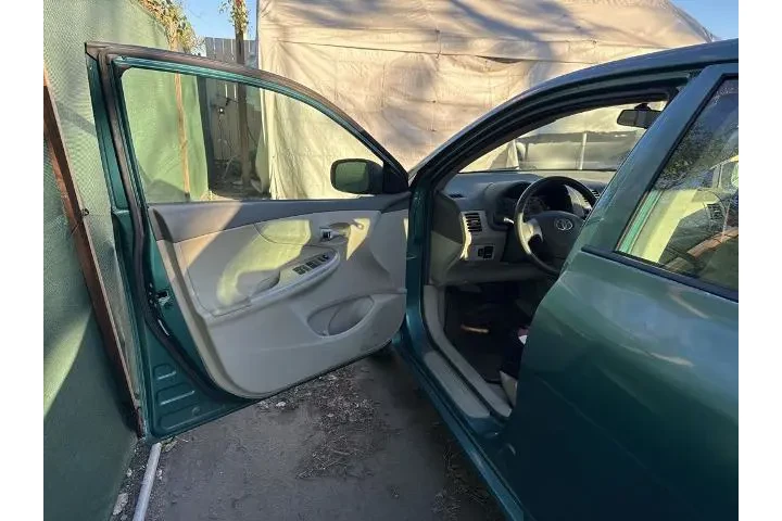 $8679 : Toyota Corolla 2010 S 4dr Se image 6