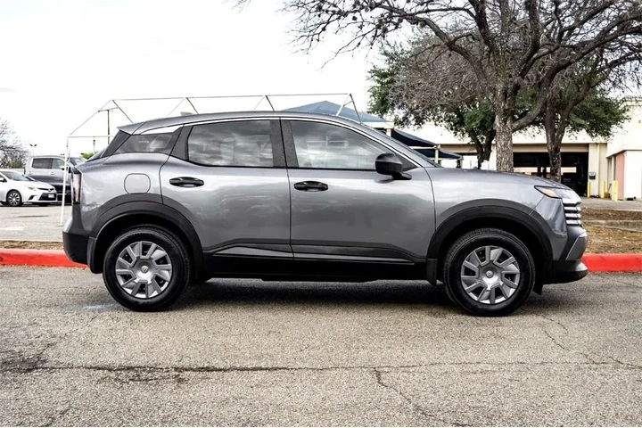 $20999 : Nissan Kicks 2025 S 4dr Cros image 4