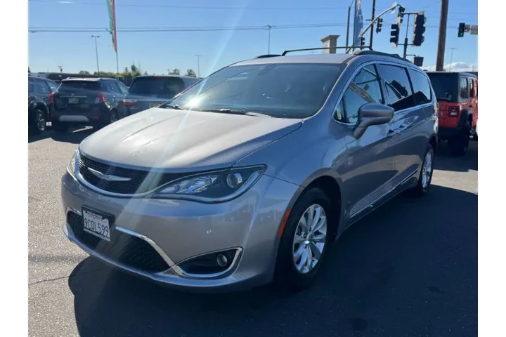 $12998 : 2017 Pacifica Touring-L image 5