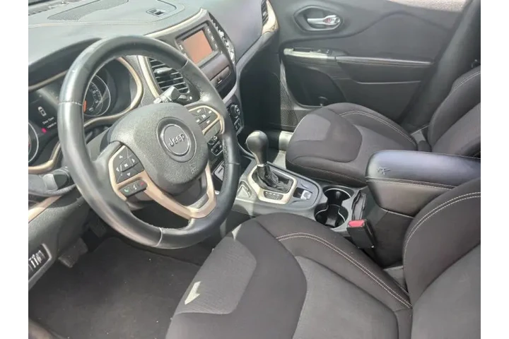 $8995 : 2015 Cherokee Altitude image 4