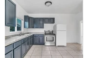 $1195 : Spacious 3bd 1ba @ LA thumbnail